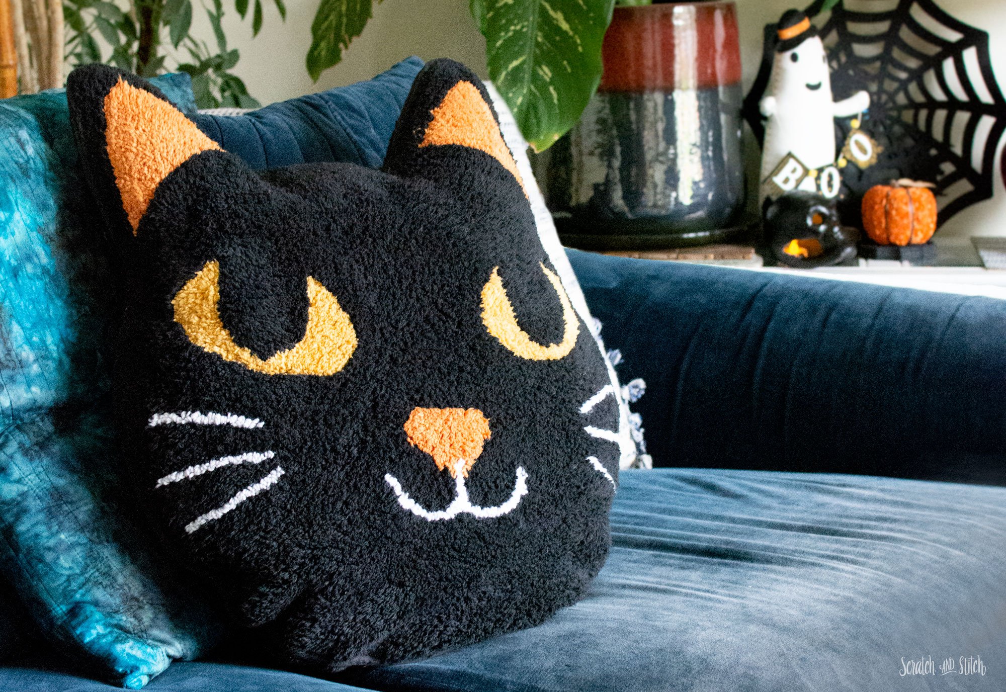 Подушка диванная кошка
