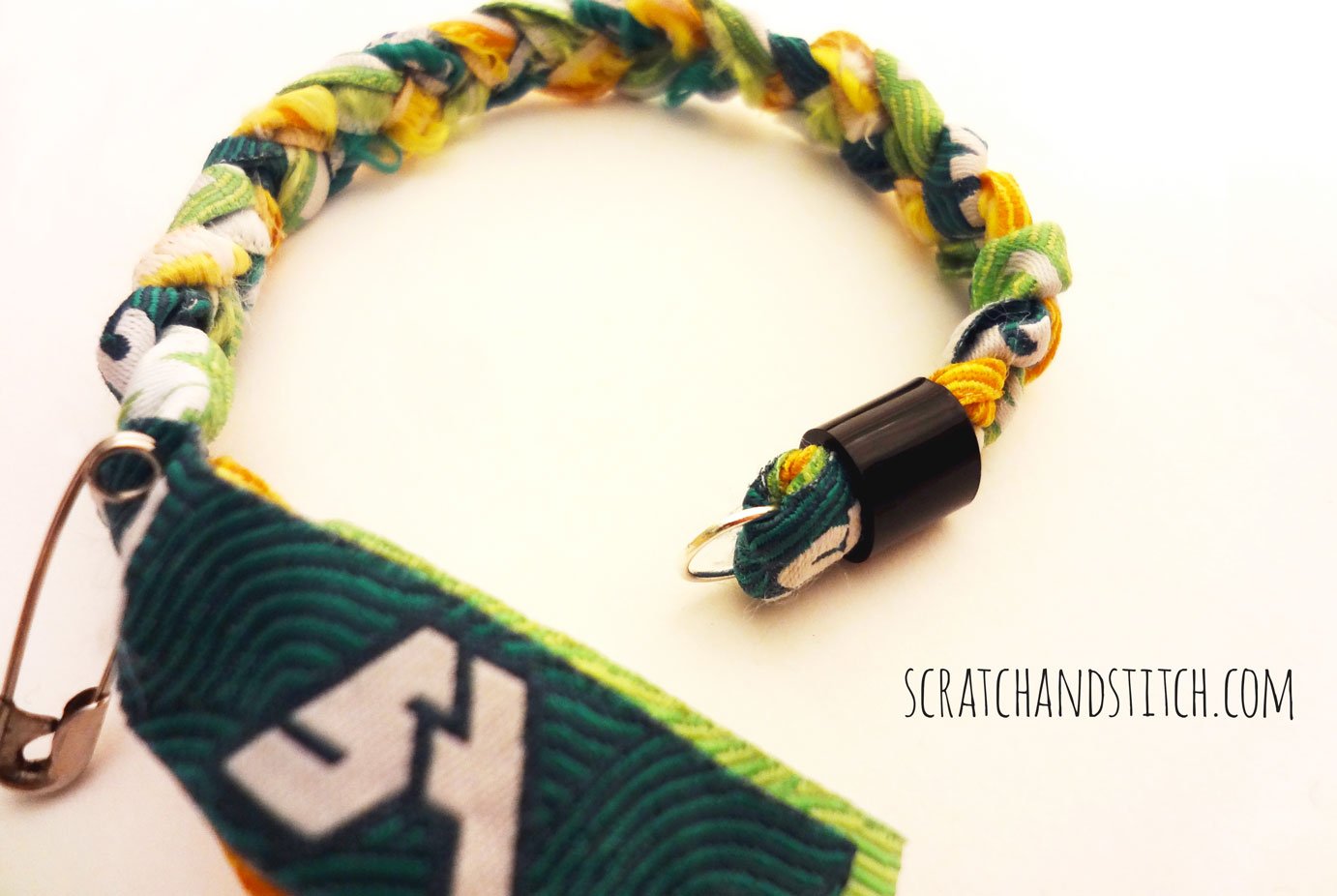 2015 Festival Wristband Bracelet - scratchnadstitch.com