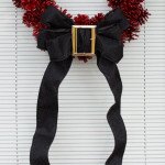 DIY Santa Holiday Wreath by scratchandstitch.com