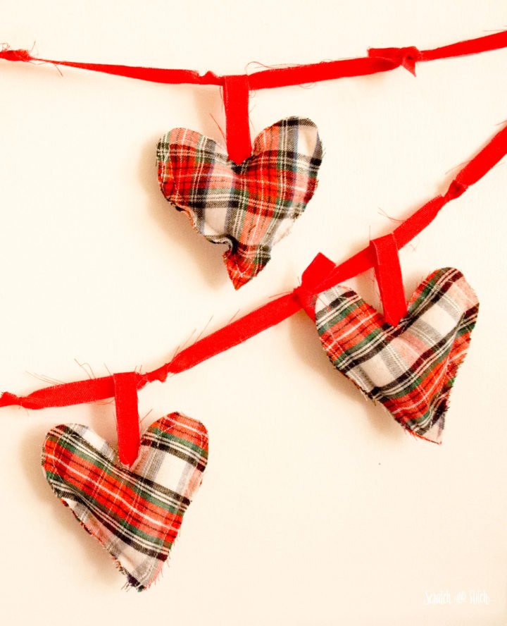 Plaid Heart Christmas Garland - Scratch and Stitch