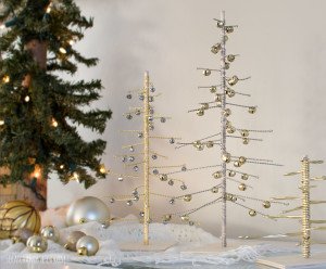 Wire Christmas Tree Decor by scratchandstitch.com