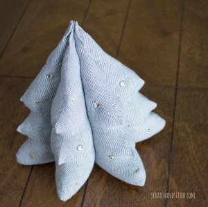 Stuffed Christmas Tree by Sewaholic Patterns - scratchandstitch.com