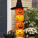 DIY Halloween Decorations - Plastic Pumpkin Totem by Scratch and Stitch