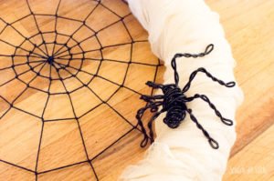 DIY Halloween Spiderweb Wreath - Scratch and Stitch