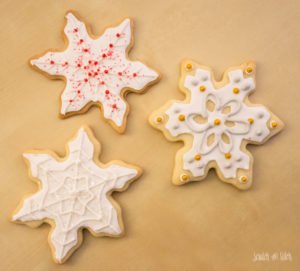 Royal Icing Snowflakes - scratchandstitch.com