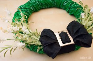 St. Patrick's Day Wreath on scratchandstitch.com