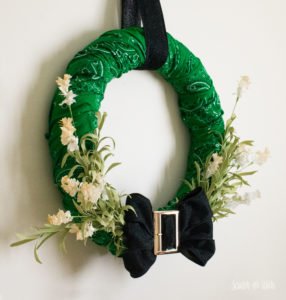 St. Patrick's Day Wreath on scratchandstitch.com
