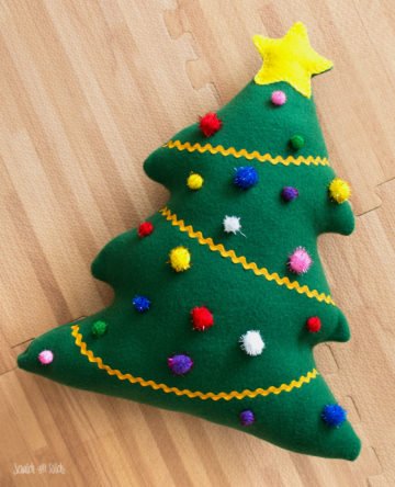 Free Stuffed Christmas Tree Sewing Pattern - scratchandstitch.com