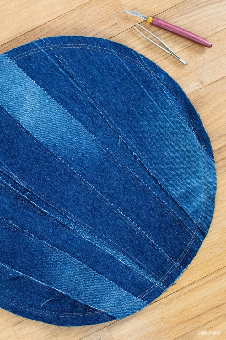 Easy DIY Placemats Made from Jeans
