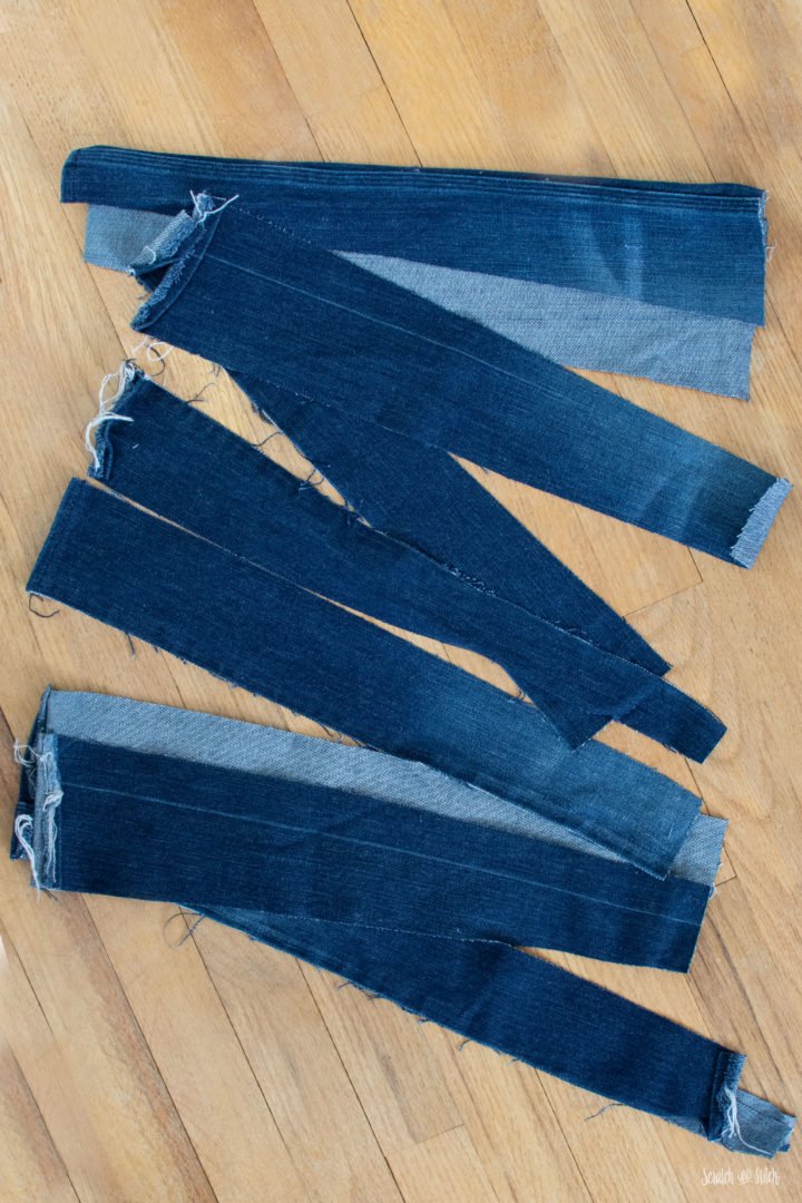 Upcycled Denim Project - Round Placemats | scratchandstitch.com