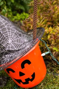 DIY Outdoor Halloween Decorations made from Dollar Store Items