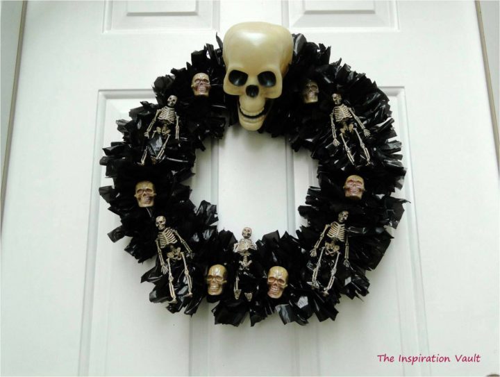DIY Halloween Skeleton Wreath