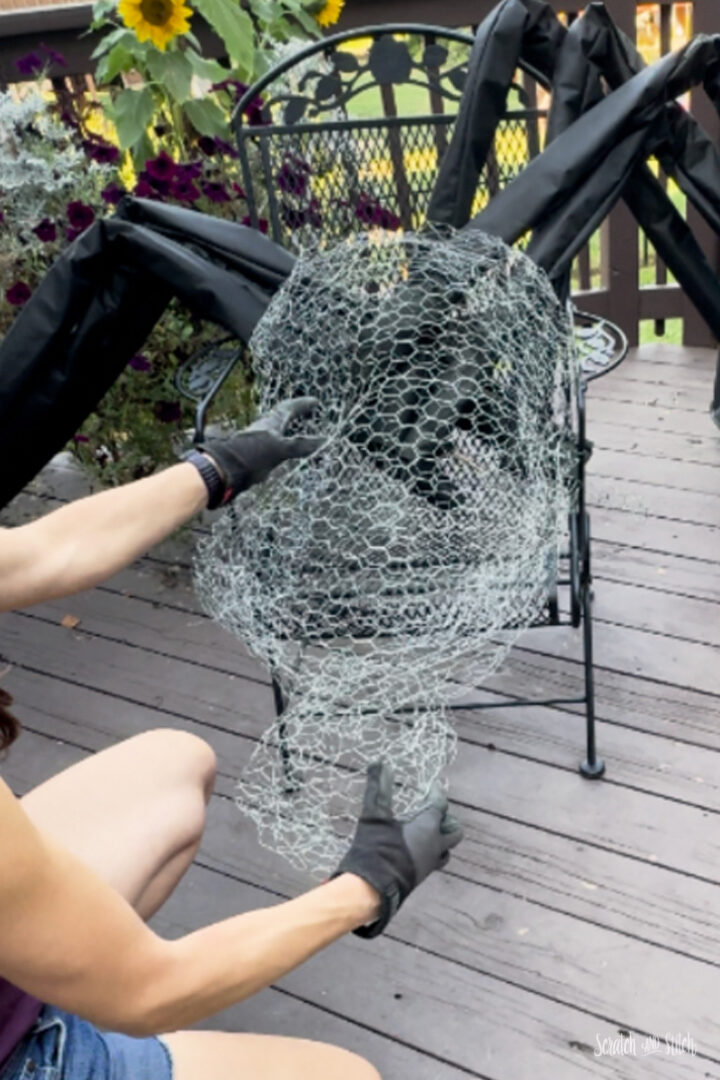 Handmade Halloween Decorations Using Chicken Wire | DIY Giant Spider