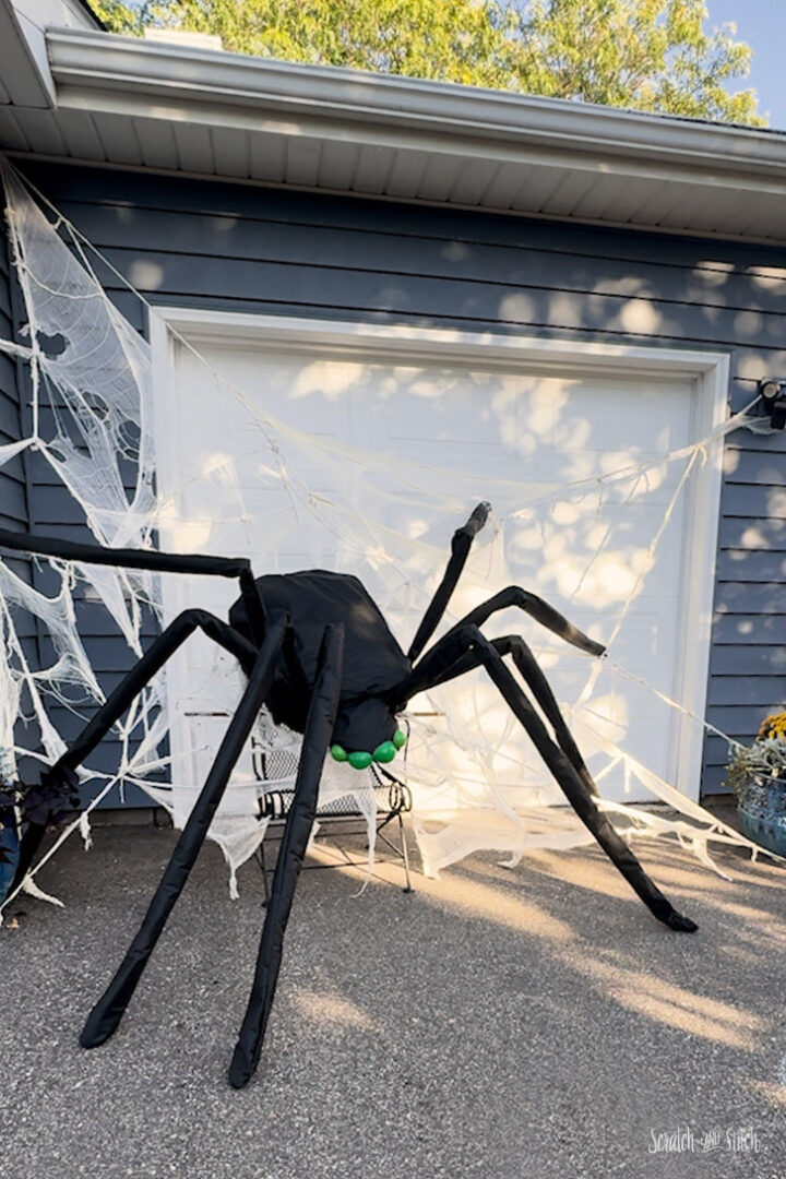 DIY Giant Spider and Spiderweb for Halloween