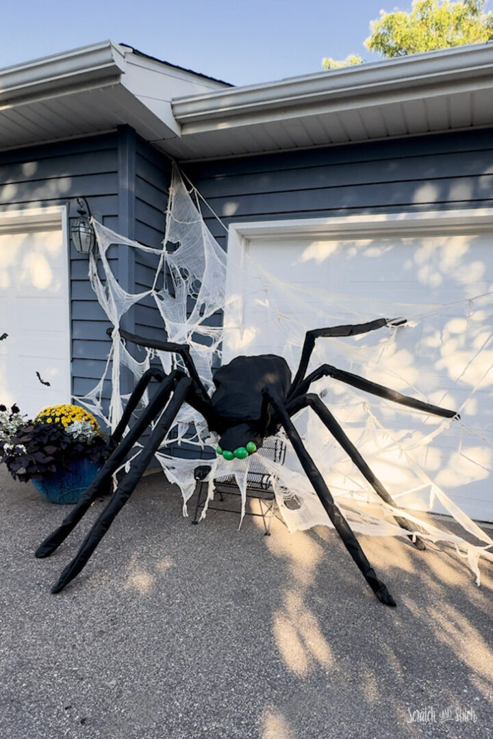 Halloween outdoor decoration using chicken wire and fabric for giant spider