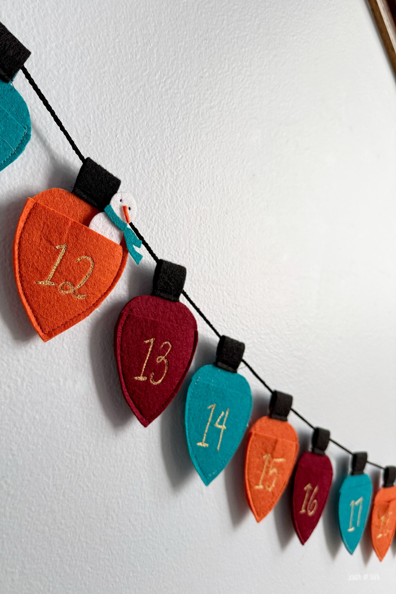 String Calender felt-christmas-lights-advent-calendar-garland-on-string ...