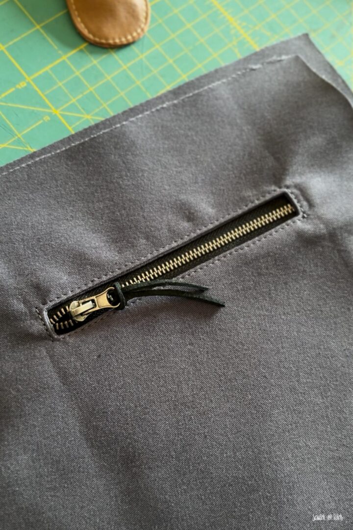 Memory bag shirt lining with zipper pocket on interior